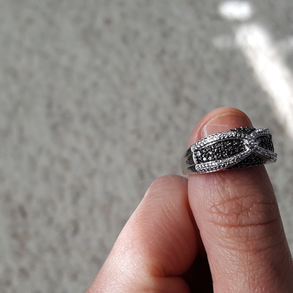 Black and white diamond ring - Picture 5 of 5